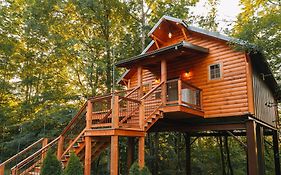 Cricket Hill Treehouse C By Amish Country Lodging